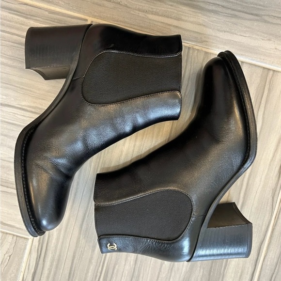 SOLD CHANEL black leather ankle boots size logo 38.5 8.5 - Picture 4 of 11
